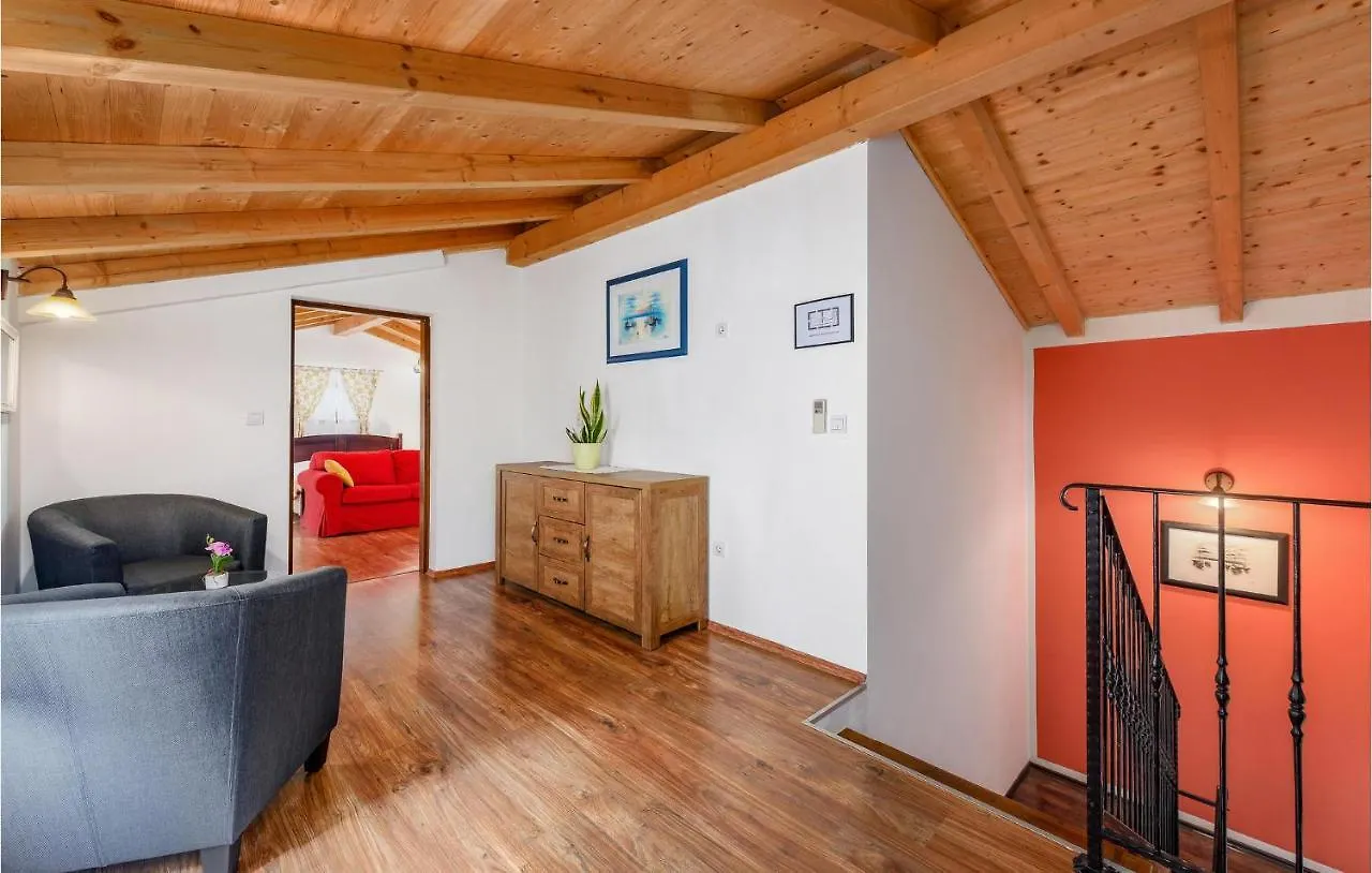 Cozy Home In Pamici With Kitchen Hébergement de vacances