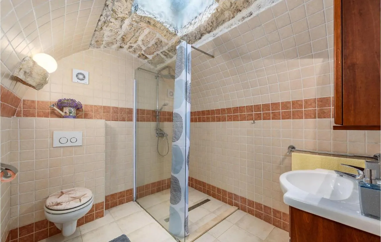 Hébergement de vacances Cozy Home In Pamici With Kitchen Croatie